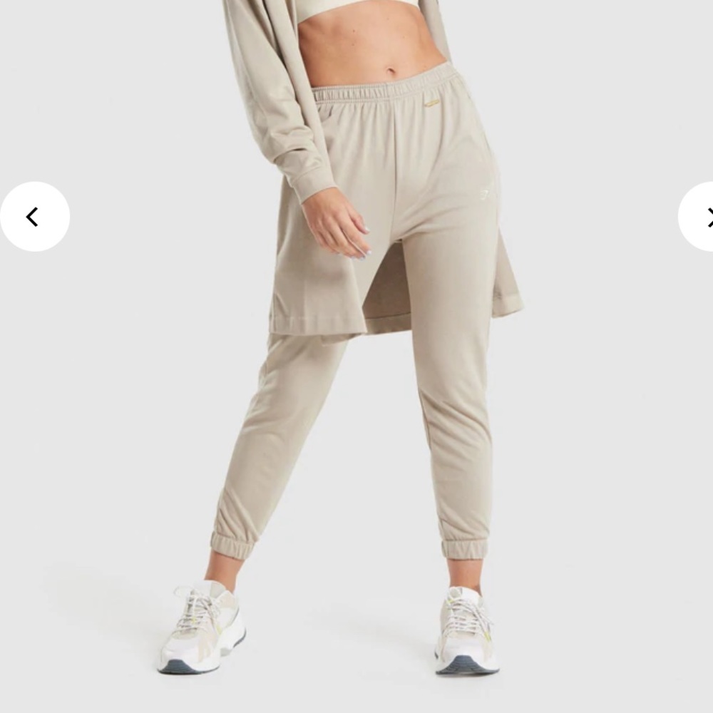 Whitney Simmons gymshark sweatpant joggers